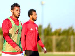 أحمد ياسر ريان لاعب كرة قدم مصر مهاجم شاب من ناشئي لنادي الأهلي.12 برز اسمه في مسابقات دوريات الناشئين والشباب حتى أصبح هدافًا لتلك المسابقات، وهو نجل الظهير الأيسر المعتزل للنادي الأهلي ياسر ريان. Ø£Ø­Ù…Ø¯ ÙŠØ§Ø³Ø± Ø±ÙŠØ§Ù† Ù„Ø§Ø¹Ø¨ Ø§Ù„Ø£Ù‡Ù„ÙŠ ÙŠØ¹Ù„Ù† Ø¥ØµØ§Ø¨ØªÙ‡ Ø¨ÙÙŠØ±ÙˆØ³ ÙƒÙˆØ±ÙˆÙ†Ø§ Ø§Ù„ØªÙŠØ§Ø± Ø§Ù„Ø§Ø®Ø¶Ø±