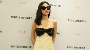 Jennie was born in anyang, south korea by the name jennie kim. Blackpink S Jennie Posts Nearly 60 Selfies In 15 Minutes Teen Vogue