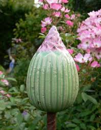 Gartenstecker Rosa Grune Knospe Von Werkstatt Fur Gartenkeramik Brigitte Peglow Auf Dawanda Com Gartenstecker Keramik Blumen Gartenkeramik