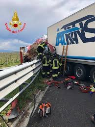 Aggiornamento ore smaltite le code del pomeriggio in a4 all'altezza di san bonifacio direzione milano, a seguito di un incidente mortale. A4 Due Incidenti Tra Sirmione E Desenzano Viabilita In Tilt Quibrescia