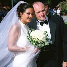 Follow to stay updated with phil collins' feed. Phil Collins Muss Seine Ex Frau Orianne Cevey Ihm Geld Zuruckzahlen Gala De
