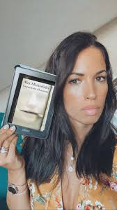 La paciente silenciosa – Ester is reading