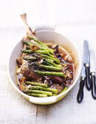 Gigot Aux Asperges Et A L Ail Pour 6 Personnes Recettes Elle A Table Recette Recette D Agneau Recettes De Cuisine Recette Gigot