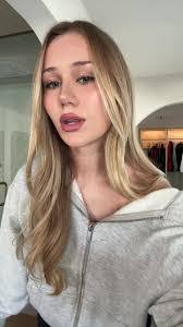 Maria Gina's Instagram, Twitter & Facebook