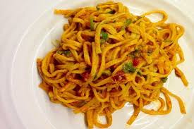Pasta Con La Nduia Ingredienti Pasta 400 365 Kcal Polpa Di Pomodoro 350 Gr 43 Kcal Cipolla Rossa 1 21 Kcal Nduja 80 Gr O Nel 2020 Primi Piatti Ricette Cibo Etnico