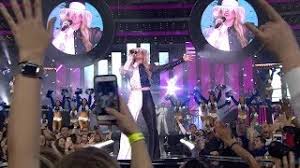 On november 12, 2020, the selection of the weeknd to perform the show was announced. Ellie Goulding Dallas Cowboys Thanksgiving Halftime Show 2019 Youtube