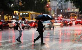 No domingo (03) tem previsão de chuva em curitiba e a temperatura máxima diminui, podendo ficar na casa dos 24º a chuva decidiu dar uma trégua no sul do país nestes últimos dias de janeiro, e o que chamou a atenção da população em geral foi o calorão. Apos Dias De Calor Curitiba Tem Previsao De Chuva E Queda De Temperatura