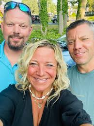 Lights are finally up and all done 🎄🎄🎄🎄🎄could not of it done without  my hubby Rob Lester and my amazing family ❤️