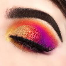 However, if you look more carefully, there are actually a lot of fabulous ways to wear orange in all kinds of color combinations. Sunset Smokey Eye Yellow Gold Orange Red Pink And Purple Eyeshadow Ig Emvalencia Gelber Lidschatten Oranger Lidschatten Make Up Augen