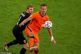 Luuk de jong ( aigle, suiza, 27 de agosto de 1990) es un futbolista neerlandés. Euro 2020 Holland Striker Luuk De Jong Ruled Out Of Tournament With Knee Injury Australiannewsreview