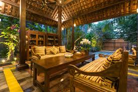Itu karena interiornya yang sederhana dan biasanya putih. Kampung Kecil Traditional Villa Bali