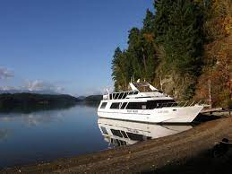 Laroan Pic Jpg Stay The Night Parasailing Boat Tours