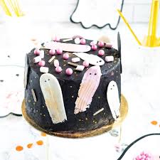 Dann herausnehmen und das backpapier ablösen. Rezept Fur Eine Schwarze Geister Torte Zuckerdeern De