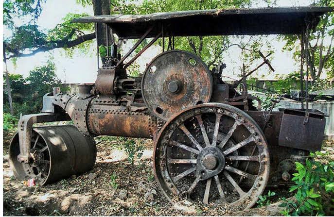 British era steam road roller on the verge of destruction - The Hindu