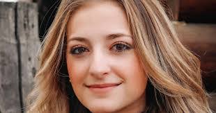 Tammy Kear's Instagram, Twitter & Facebook