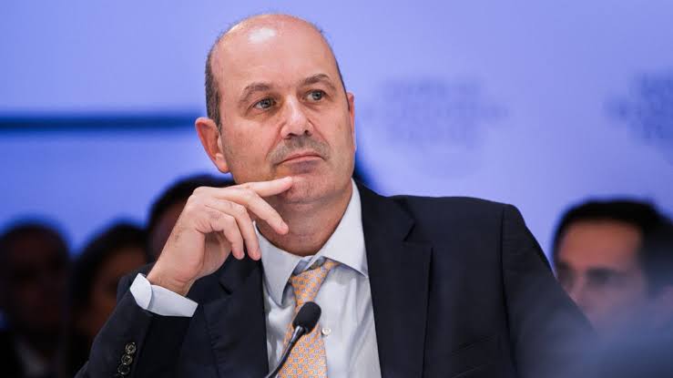 Federico Sturzenegger, el apuntado ante los traspiés del Gobierno - Nuevos  Papeles