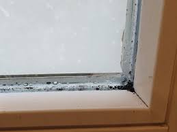 Beschlagen deine fenster im innenraum ist das ein zeichen für eine zu hohe luftfeuchtigkeit im zimmer. Angelaufene Fensterscheiben Kondensat Was Tun Hausgutachter