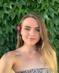 Chelsey Andrews's Instagram, Twitter & Facebook