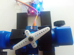 Infrarouge Ir Commande D Un Servomoteur Avec Arduino Arduino Cours Electronique Drone Matlab Le servomoteur était un composant des droïdes servant pour le déplacement des parties de leur corps. commande d un servomoteur avec arduino
