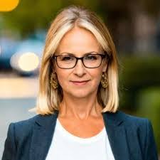 Shanda Golden's Instagram, Twitter & Facebook