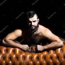 Bärtiger Mann mit nackter Brust - Stockfotografie: lizenzfreie Fotos ©  Tverdohlib.com 94094126 | Depositphotos