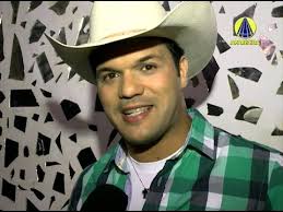 Resultado de imagem para fotos de shows do padre sertanejo