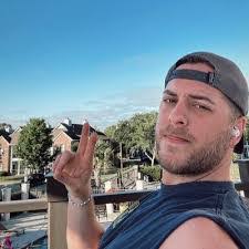 Tyler Mead's Instagram, Twitter & Facebook