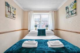 Delightful well presented modern town house near to the a50. Staywhenever Ms 4 Bedroom House King Size Beds Sleeps 9 Stoke On Trent Updated 2021 Prices