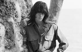 Suzanne of the french drama spring blossom is at that awkward age: Allure Rock Et Seventies Suzanne Lindon Rejoint Le Clan Des Egeries Celine Madame Figaro