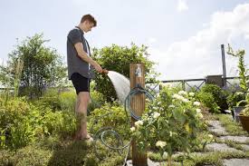 Mit einem spiralschlauch, der über eine automatische rückstellkraft verfügt, gießen sie nicht nur im garten sondern auch auf der terrasse, dem balkon oder der parzelle bequem und komfortabel. Gardena City Gardening Terrassen Spiralschlauch 7 5 M Wasserbrause Wasserstop