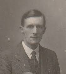 Daniel Macrae's Instagram, Twitter & Facebook