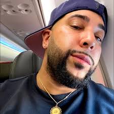 Hug a fellow Stars fan tonight #texashockey >> https://cbsloc.al/4kBgD2l