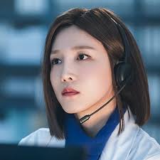 Dona Lee 'Hot' space doctor of the current Seoul MCC The twin sister of  'Mina Lee'. Although it was originally a member of lOU, Seoul MCC scutted  as a space doctor who