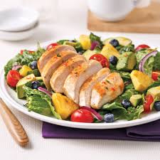 Salade Repas Au Poulet Ananas Bleuets Et Legumes Recette En 2020 Repas Avec Poulet Salade Repas Recette Sans Feculent