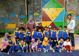 Nah, khusus untuk semut, sangat sulit untuk mengusir semut karena jumlahnya yang banyak dan 'serangan' terorganisir. Playgrup Semut Semut Semut Semut