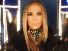 Amber Mark Performs 'Cosmic' and 'What It Is'