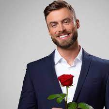 Lazear received bachelor's and master's degrees in economics from the university of california at los angeles, both in 1971, and a phd in economics. Bachelor Kandidatinnen 2021 Im Uberblick Rtl Sie Kampfen Um Niko Grieserts Herz Tv