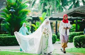Sampai 3 bulan acara perkahwinan dia ni. Dunia Penuh Gosip Kalau Dengan Sufian Mungkin Elfira Tidak Merasa Perkahwinan Mewah Begini