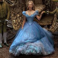 Szenen, trailer, interviews, einblicke hinter die kulissen, damit du nichts mehr verpasst! Disney S Cinderella Why Downton Abbey Star Lily James Is Not Just Another English Rose The Independent The Independent