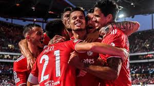 Uefa champions league) — ежегодный международный турнир по футболу, организованный союзом европейских футбольных ассоциаций (уефа) среди клубов высших дивизионов в европе. Liga Chempionov Uefa Futbol Novosti I Rezultaty Eurosport