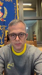 HO QUALCOSA DI IMPORTANTE DA DIRVI … E SO CHE NON TUTTI SARANNO PRONTI AD  ASCOLTARLO."🥲 A volte basta una frase per cambiare il modo in cui  guardiamo le cose. . Se