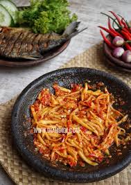 Add in the fried anchovies, tempeh and peanuts into the sambal and mix well to combine. Blog Diah Didi Berisi Resep Masakan Praktis Yang Mudah Dipraktekkan Di Rumah Resep Masakan Masakan Simpel Makanan Pedas