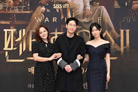 웨이브는 19일 오후 10시 펜트하우스2 첫 방송 시작과 동시에 ott. Ztpkgcfbntba1m