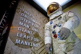 Doch unter dieser oberfläche verbirgt sich ein liebender vater, der nie über den frühen tod seiner tochter hinweggekommen ist und ihr seinen mondflug widmet. Apollo 11 50 Jahre Mondlandung Livestream Und Tv Programm