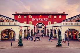Su spesalia trovi tutti i tipi di franciacorta delle migliori marche a prezzi convenienti: Franciacorta Outlet Village Shopping Tour