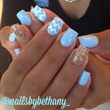 I Like The Blue With One Finger Blue And White Design Blue Gel Nails Nails Blue Nails