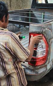 Btw klo menurut gue tergantung toyota kijang apa dulu, dulu kijang rover gue klo sasisny ga dicoak yg bagian blkgny ga bakal dapet jarak 2 jari antara roda dan fender, itupun maksimal 2 jari karna di sasisny tinggal 1 jari sama gardan, gue ngakalinny tambah 1 daun per + shock kayaba silver yg kerasny minta ampun + under axle (posisi per gue. Eris Makin Terasa Tomboy Dengan Kijang Grand Extra Blackxperience Com