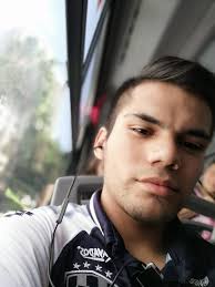 Alguien sabe cómo se llama esa tapa se me cayó en carretera y la compraré  de nuevo