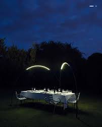 lichtbogen tischleuchte aussen aussergewohnliche schone schmale tischbeleuchtung fur den aussenbereich freistehende gebogen aussenbeleuchtung im freien aussenlampe