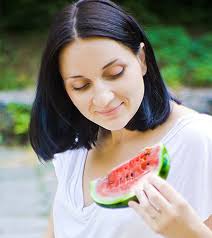 9 Healthy Reasons To Eat More Watermelon During Pregnancy